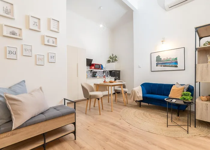 Charming Downtown Apartment