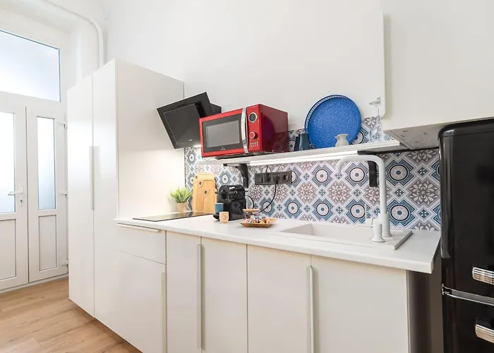 Charming Downtown Apartment
